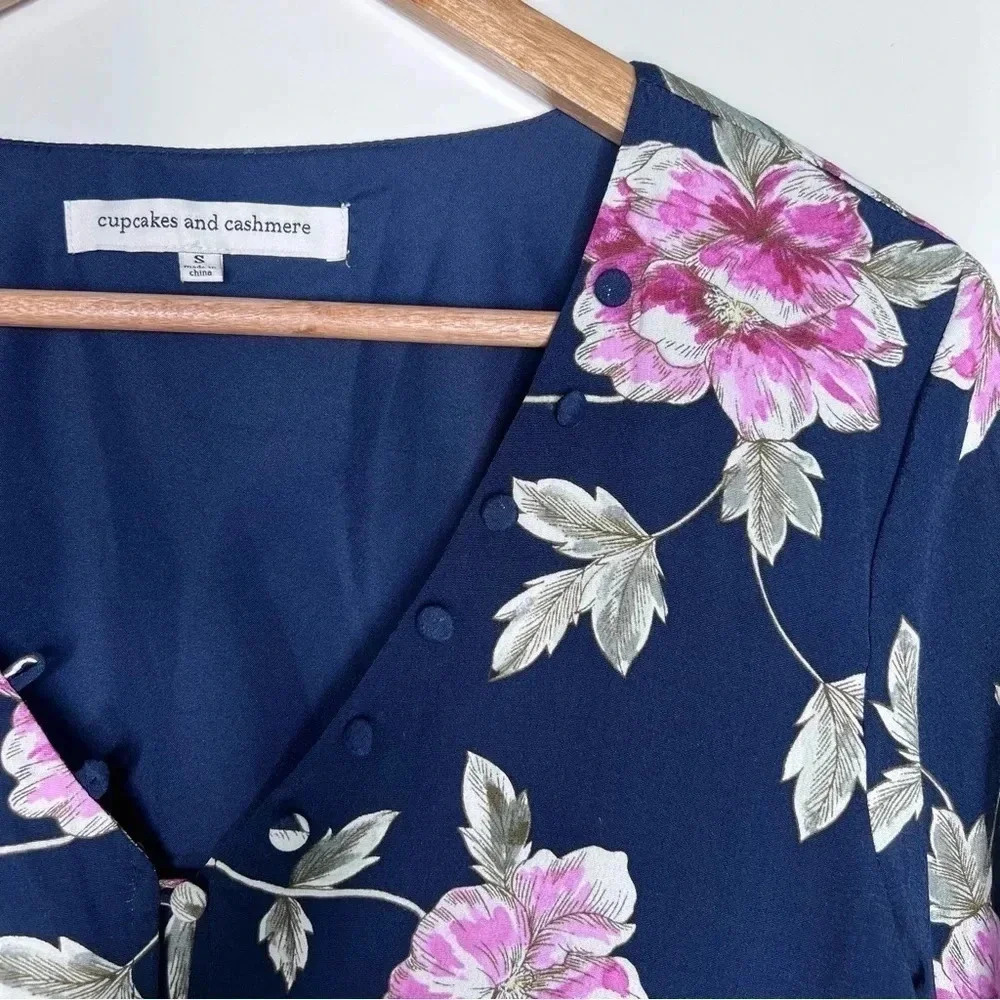 Cupcakes & Cashmere Floral Jerome Bell Sleeve Blouse Size Small - Picture 4 of 11